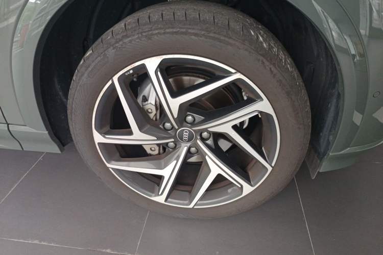 Used Audi Q6L e-tron 2026 First Launch Navigation Edition Right Front Wheel Hub