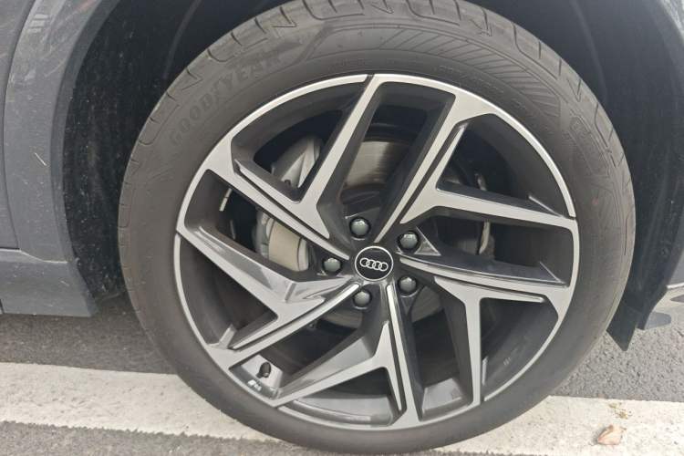 Used Audi Q6L e-tron 2026 First Launch Navigation Edition Right Front Wheel Hub
