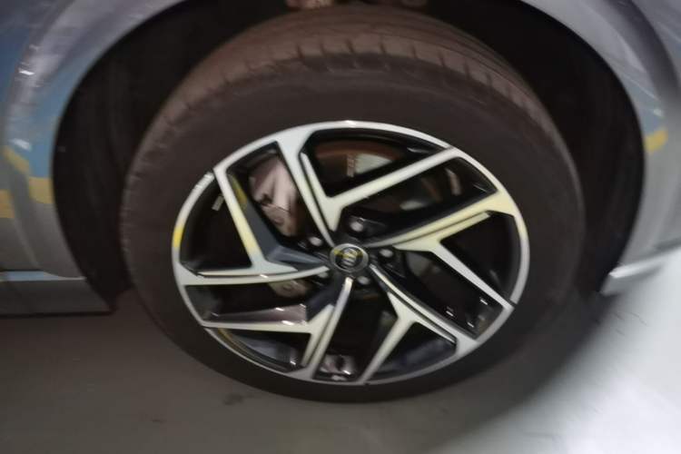 Used Audi Q6L e-tron 2026 First Launch Navigation Edition Right Front Wheel Hub