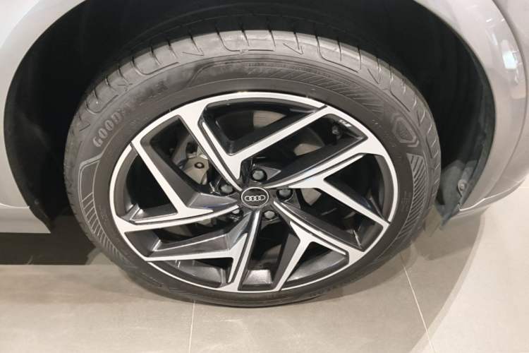 Used Audi Q6L e-tron 2026 First Launch Navigation Edition Right Front Wheel Hub