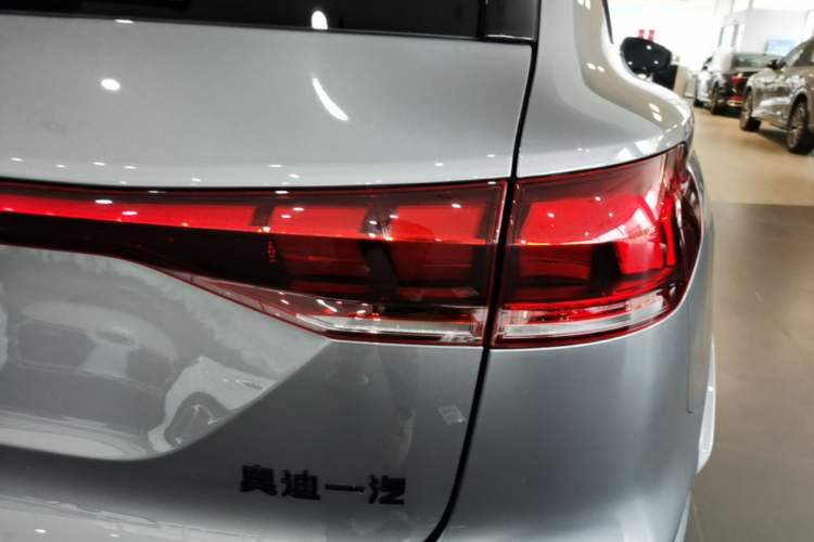 Used Audi Q6L e-tron 2026 First Launch Navigation Edition Right Rear Taillight