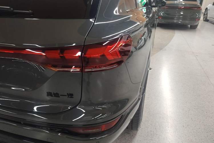 Used Audi Q6L e-tron 2026 First Launch Navigation Edition Right Rear Taillight
