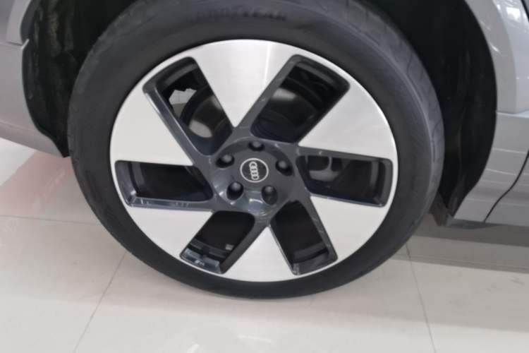 Used Audi Q6L e-tron 2026 First Launch Navigation Edition Right Rear Wheel Hub