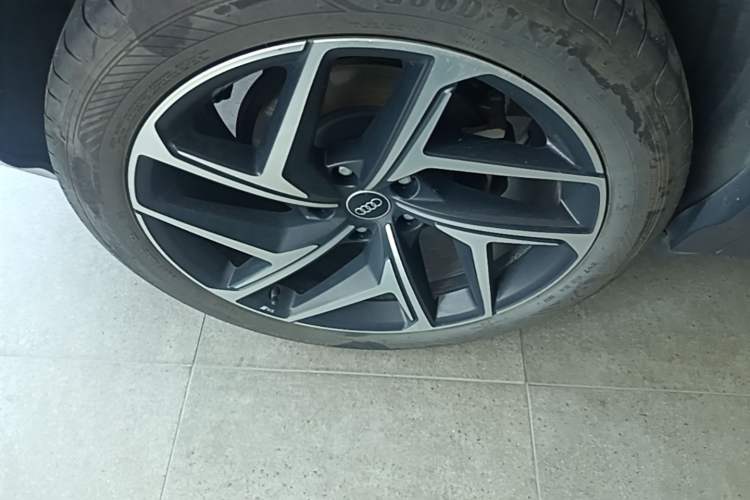 Used Audi Q6L e-tron 2026 First Launch Navigation Edition Right Rear Wheel Hub