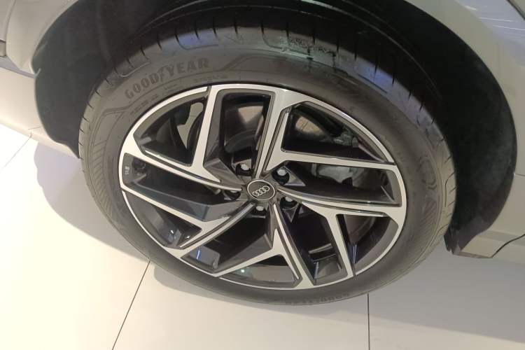 Used Audi Q6L e-tron 2026 First Launch Navigation Edition Right Rear Wheel Hub