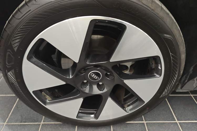 Used Audi Q6L e-tron 2026 First Launch Navigation Edition Right Rear Wheel Hub