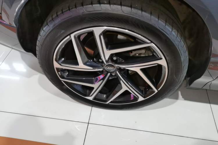 Used Audi Q6L e-tron 2026 First Launch Navigation Edition Right Rear Wheel Hub