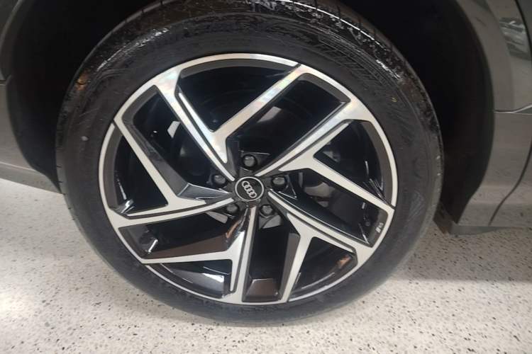 Used Audi Q6L e-tron 2026 First Launch Navigation Edition Right Rear Wheel Hub