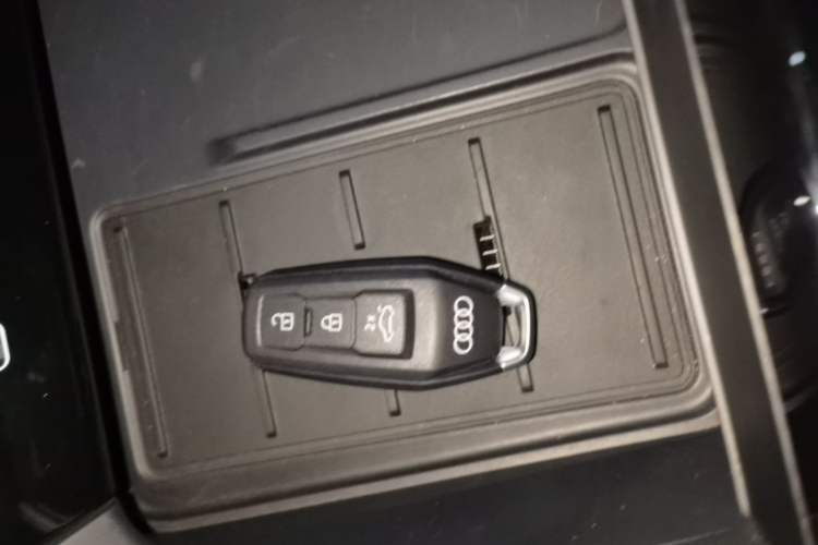 Used Audi Q6L e-tron 2026 First Launch Navigation Edition Vehicle Key