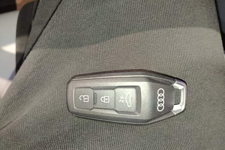 Used Audi Q6L e-tron 2026 First Launch Navigation Edition Vehicle Key