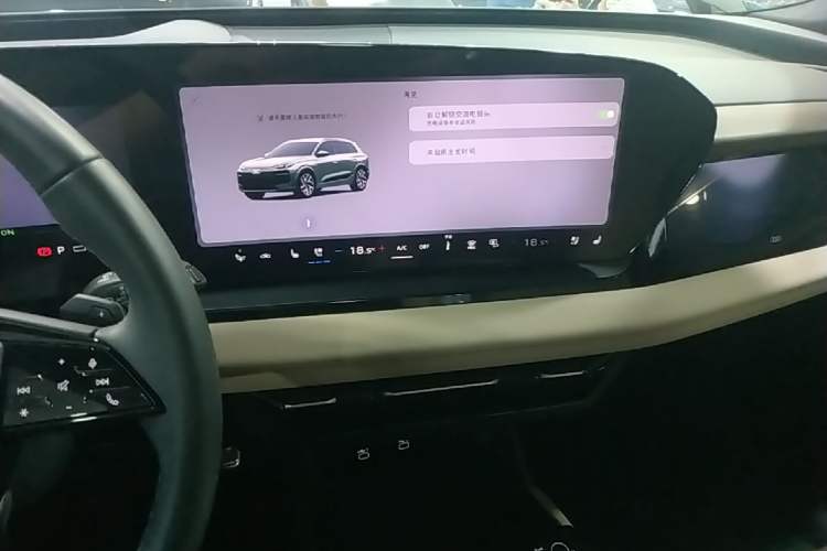 Used Audi Q6L e-tron 2026 First Launch Navigation Edition Audio And AC Panel