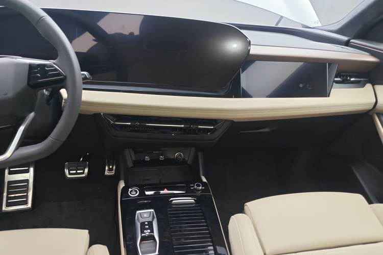 Used Audi Q6L e-tron 2026 Ultra-Long Range Edition Audio And AC Panel