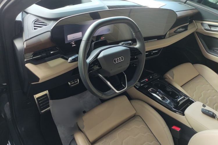 Used Audi Q6L e-tron 2026 First Launch Navigation Edition Center Console