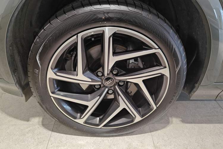 Used Audi Q6L e-tron 2026 First Launch Navigation Edition Exterior 4