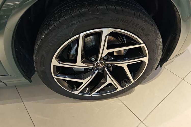 Used Audi Q6L e-tron 2026 First Launch Navigation Edition Exterior 4
