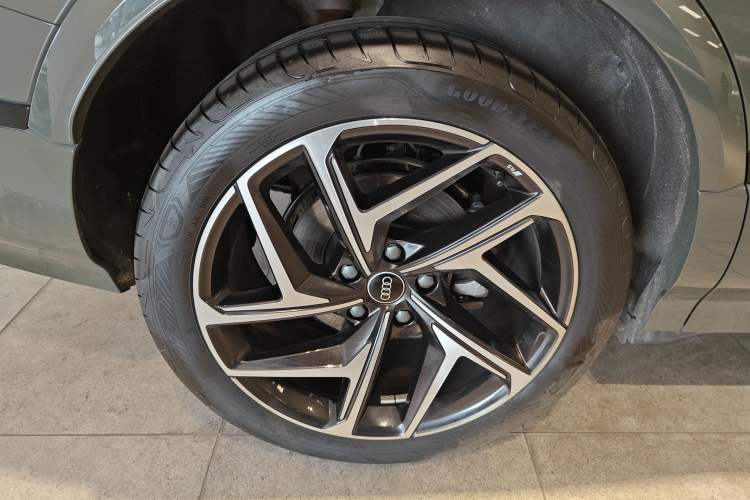 Used Audi Q6L e-tron 2026 First Launch Navigation Edition Exterior 5