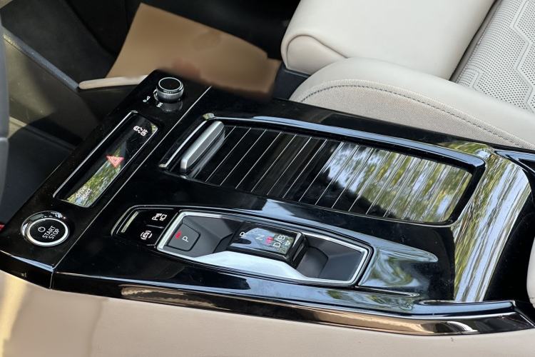 Used Audi Q6L e-tron 2026 First Launch Navigation Edition Gear Lever