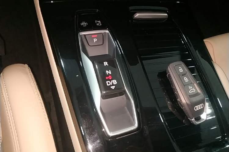 Used Audi Q6L e-tron 2026 First Launch Navigation Edition Gear Lever