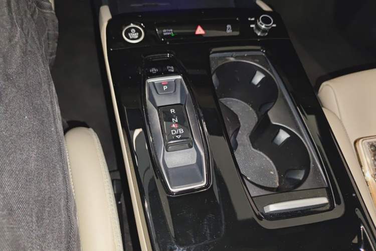 Used Audi Q6L e-tron 2026 First Launch Navigation Edition Gear Lever