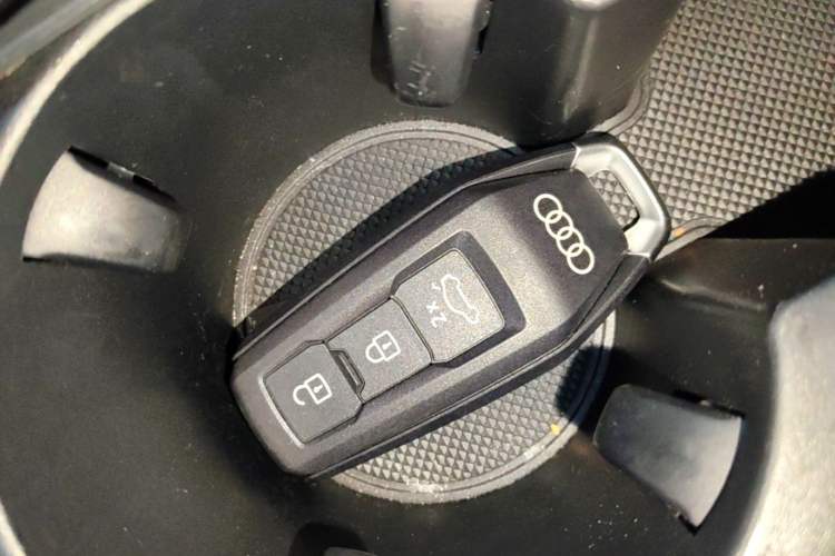 Used Audi Q6L e-tron 2026 First Launch Navigation Edition Interior 1