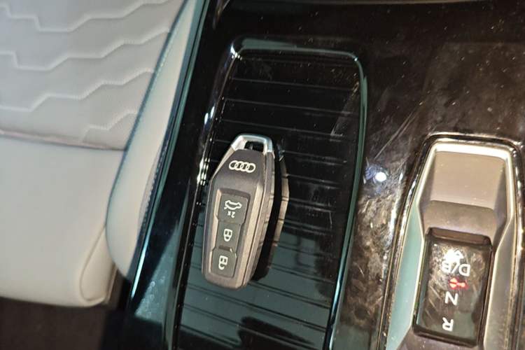 Used Audi Q6L e-tron 2026 First Launch Navigation Edition Interior 1