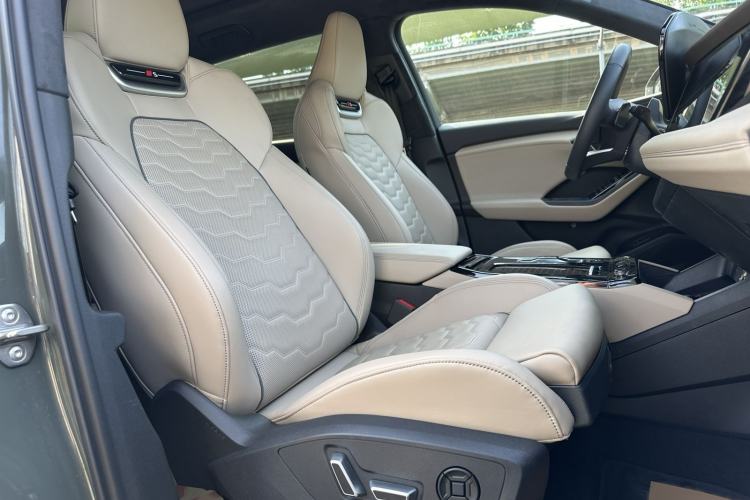 Used Audi Q6L e-tron 2026 First Launch Navigation Edition Interior 3