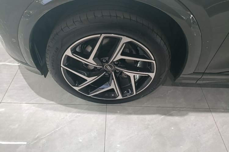 Used Audi Q6L e-tron 2026 First Launch Navigation Edition Left Front Wheel Hub