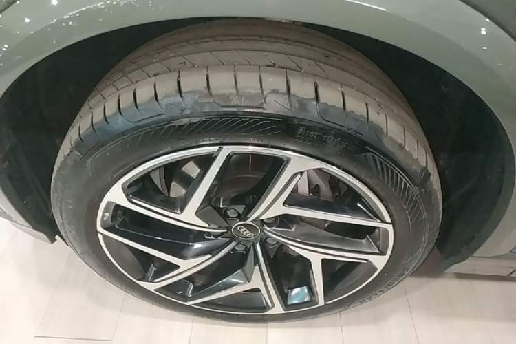 Used Audi Q6L e-tron 2026 First Launch Navigation Edition Left Front Wheel Hub