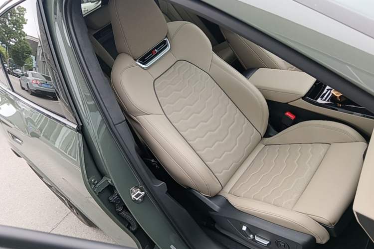 Used Audi Q6L e-tron 2026 First Launch Navigation Edition Right Front Seat