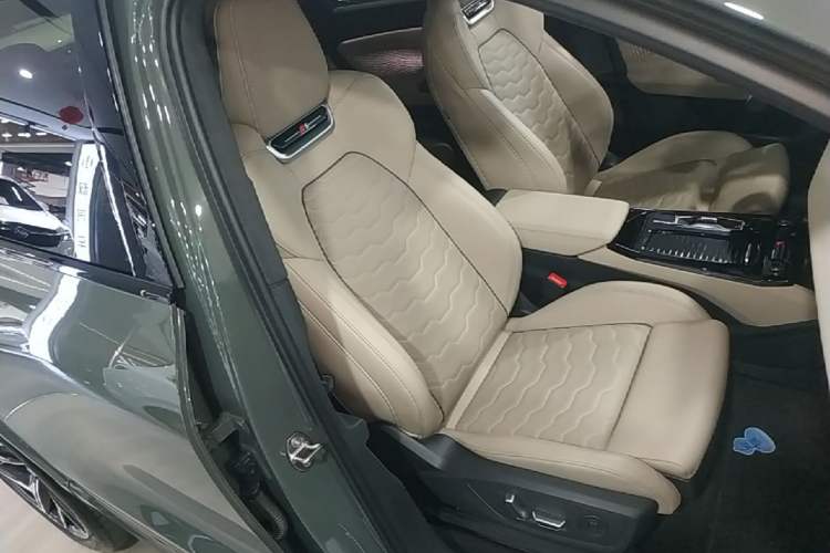 Used Audi Q6L e-tron 2026 First Launch Navigation Edition Right Front Seat