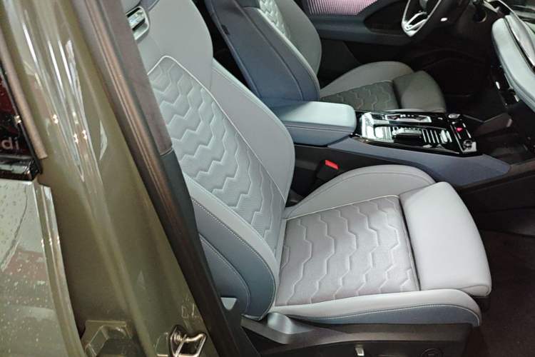 Used Audi Q6L e-tron 2026 First Launch Navigation Edition Right Front Seat