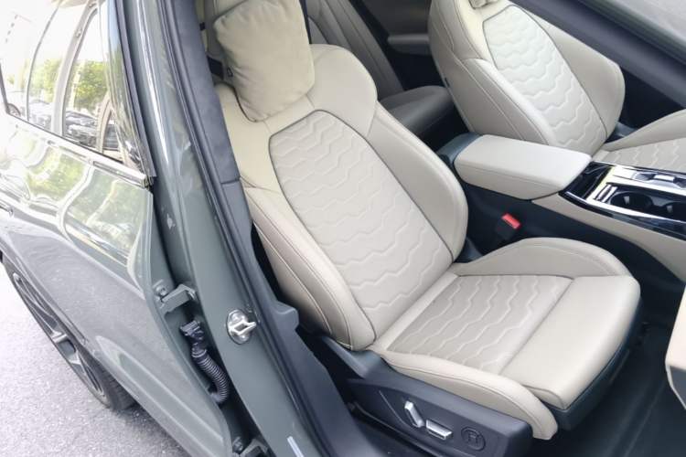 Used Audi Q6L e-tron 2026 First Launch Navigation Edition Right Front Seat