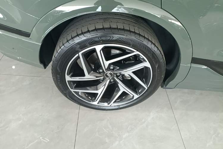 Used Audi Q6L e-tron 2026 First Launch Navigation Edition Right Rear Wheel Hub
