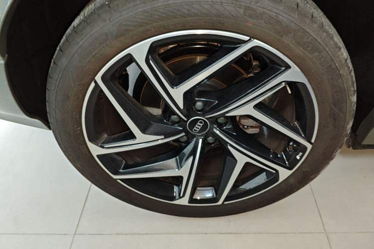 Used Audi Q6L e-tron 2026 First Launch Navigation Edition Right Rear Wheel Hub