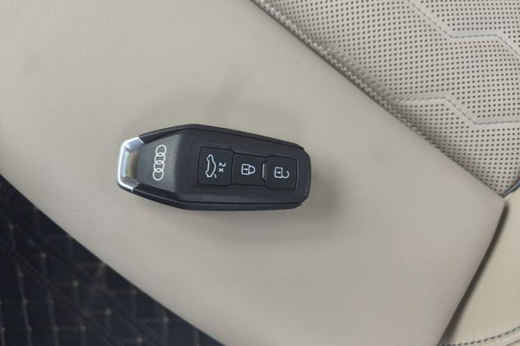 Used Audi Q6L e-tron 2026 First Launch Navigation Edition Vehicle Key