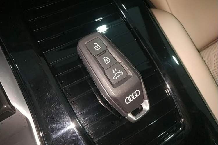 Used Audi Q6L e-tron 2026 First Launch Navigation Edition Vehicle Key