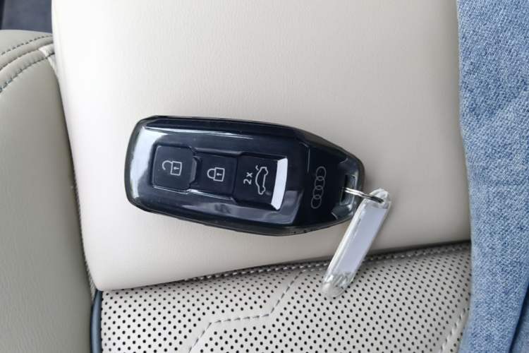 Used Audi Q6L e-tron 2026 First Launch Navigation Edition Vehicle Key