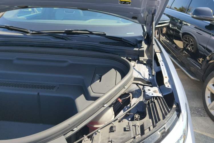 Used Audi Q6L e-tron 2026 First Launch Navigation Edition Engine Bay Left