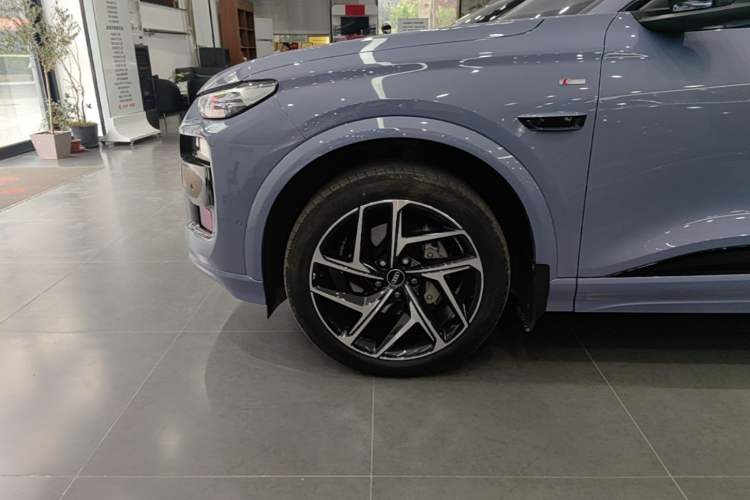 Used Audi Q6L e-tron 2026 First Launch Navigation Edition Exterior 4