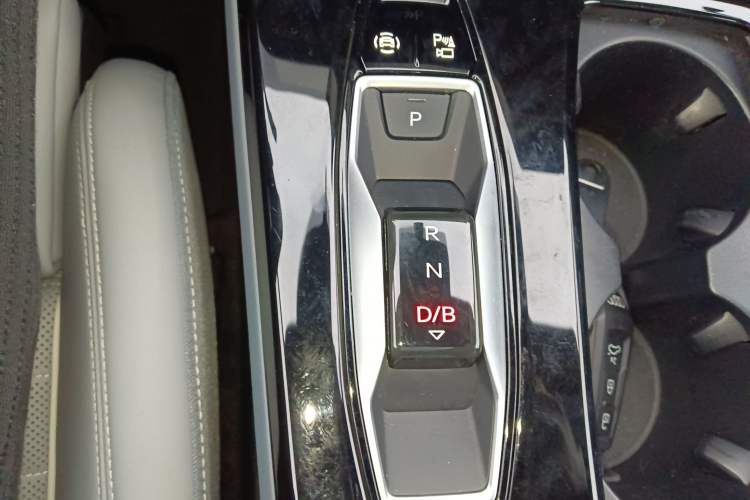 Used Audi Q6L e-tron 2026 First Launch Navigation Edition Gear Lever