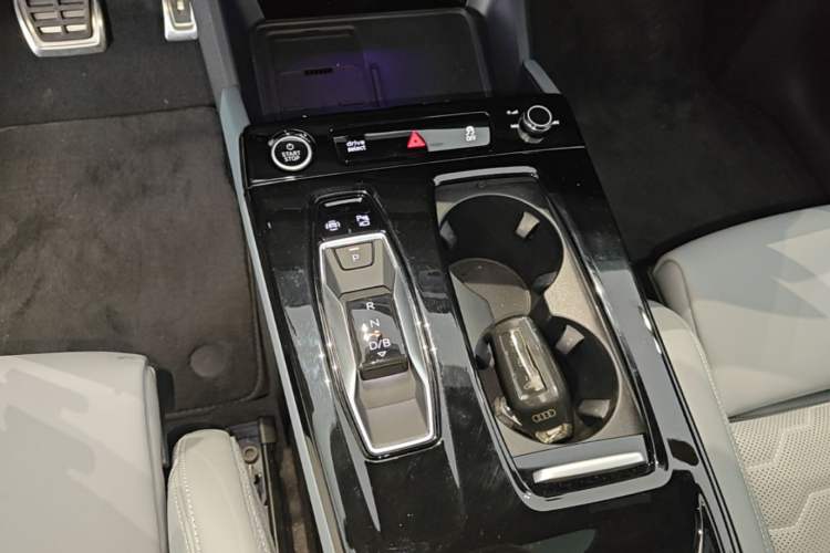 Used Audi Q6L e-tron 2026 First Launch Navigation Edition Gear Lever
