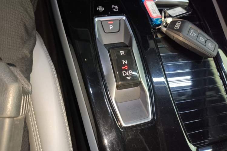Used Audi Q6L e-tron 2026 First Launch Navigation Edition Gear Lever