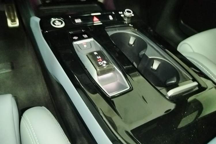Used Audi Q6L e-tron 2026 First Launch Navigation Edition Gear Lever