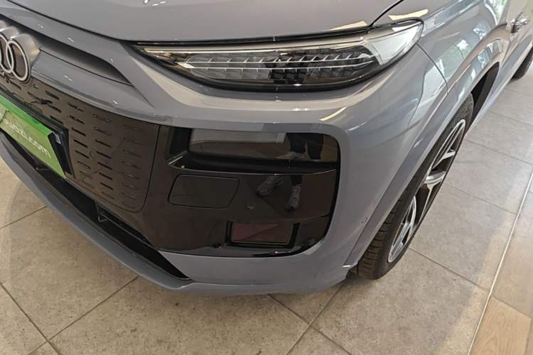 Used Audi Q6L e-tron 2026 First Launch Navigation Edition Left Front Headlight