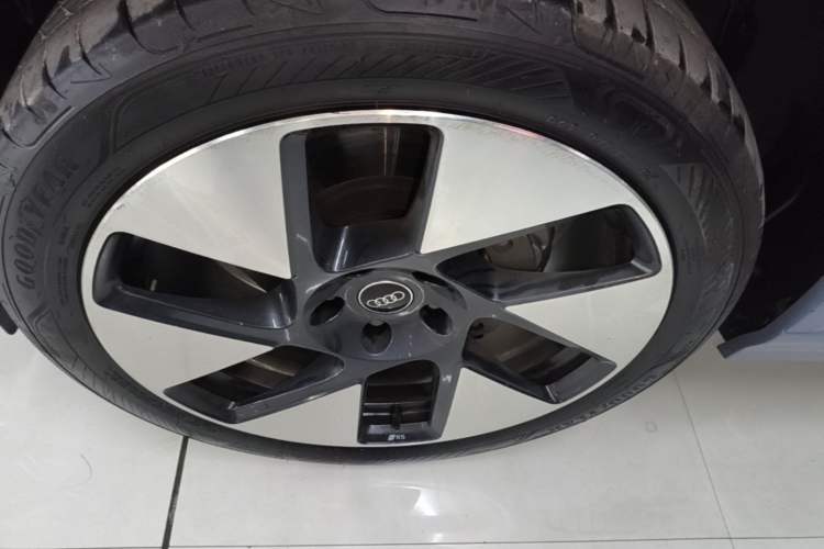 Used Audi Q6L e-tron 2026 First Launch Navigation Edition Left Front Wheel Hub