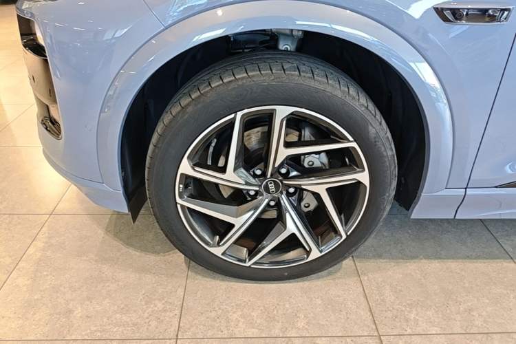 Used Audi Q6L e-tron 2026 First Launch Navigation Edition Left Front Wheel Hub
