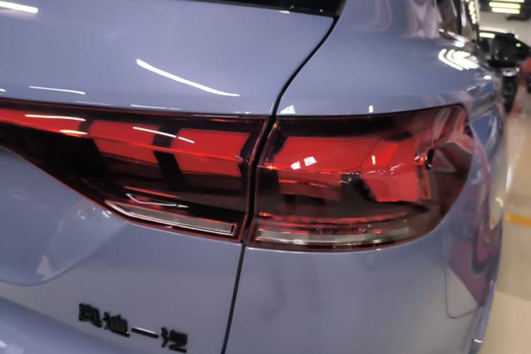 Used Audi Q6L e-tron 2026 First Launch Navigation Edition Right Rear Taillight