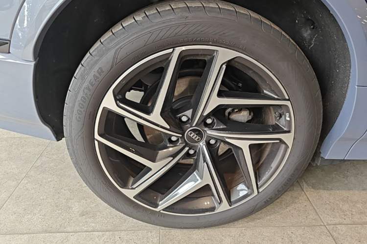 Used Audi Q6L e-tron 2026 First Launch Navigation Edition Right Rear Wheel Hub