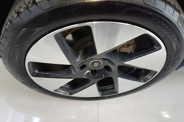 Used Audi Q6L e-tron 2026 First Launch Navigation Edition Right Rear Wheel Hub