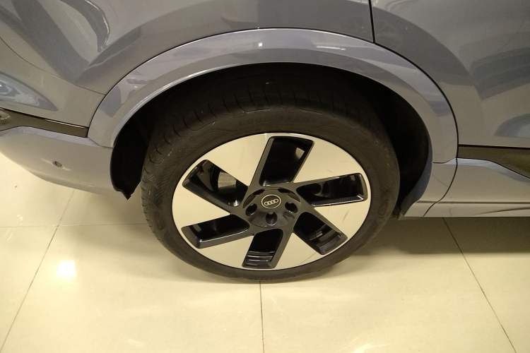 Used Audi Q6L e-tron 2026 First Launch Navigation Edition Right Rear Wheel Hub